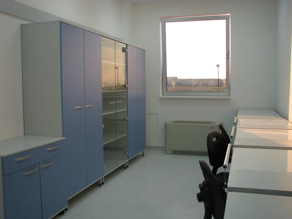 Laboratory storage units and cabinets