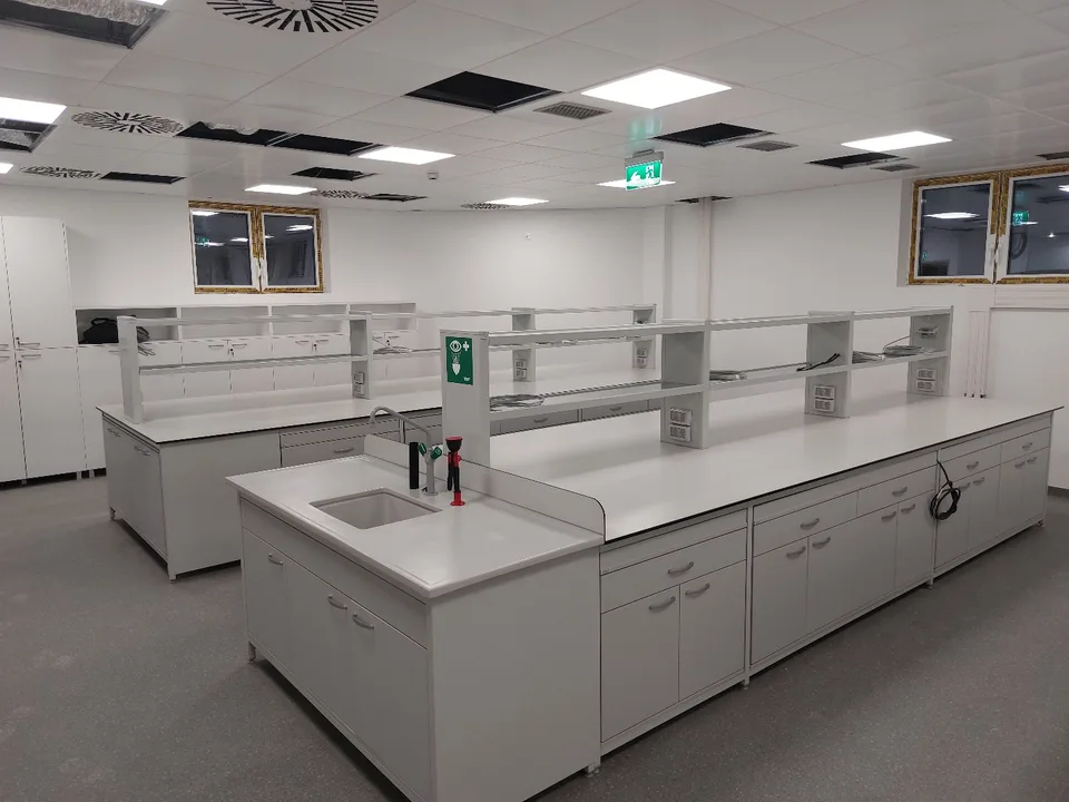 Laboratory worktops